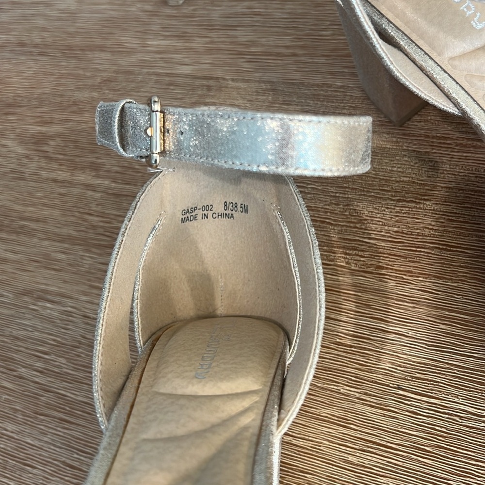 CL by LAUNDRY Starstone Platform Gold Heels - Picture 6 of 11